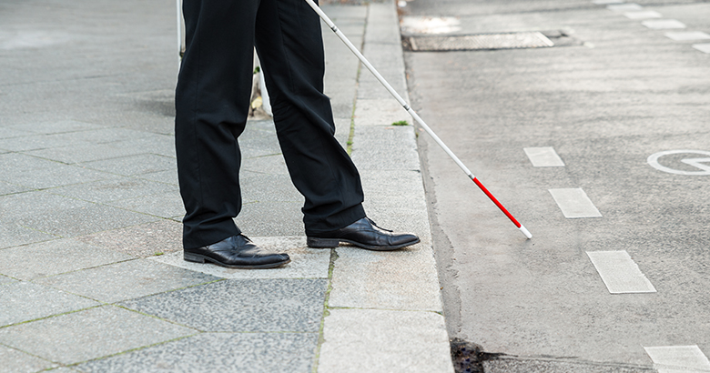Saiba quais adaptações mais comuns para pessoas com deficiência visual em calçadas