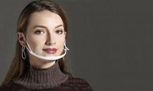 Acessibilidade na crise: máscara transparente é criada para auxiliar deficientes auditivos
