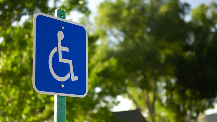 Placa para Vaga de Deficiente: o que a lei fala sobre o espaço e como adaptar o estacionamento