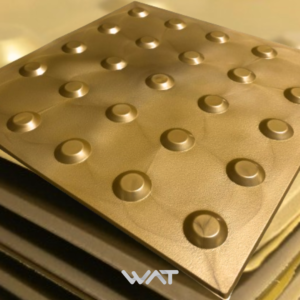 Pisos Táteis Dourados: Um Toque de Luxo na Acessibilidade