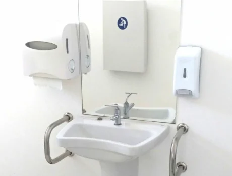 barra U no lavatório